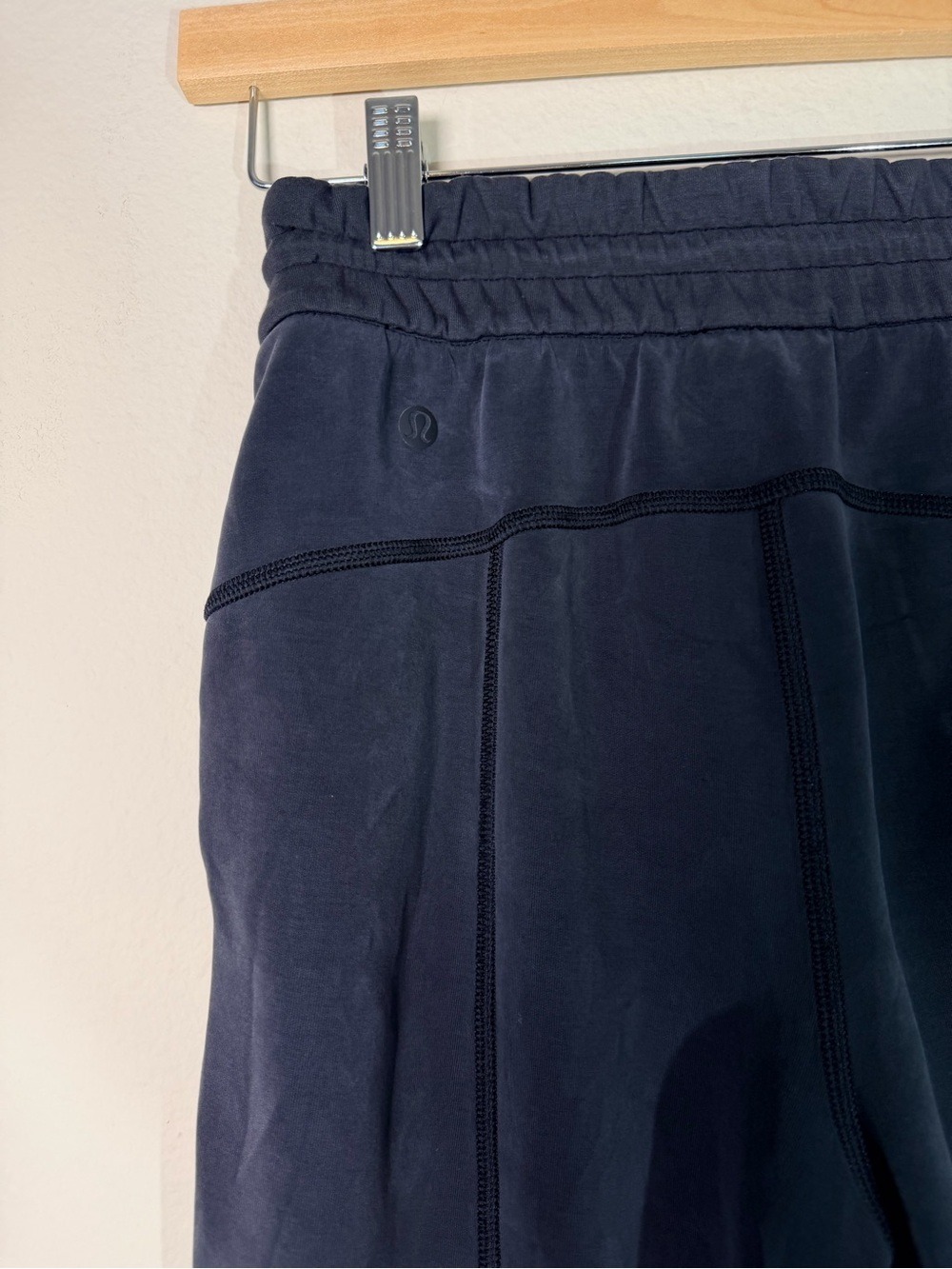 Lululemon Softstreme High-Rise Straight Leg Cropped Pants Gray Size 2 - Picture 10 of 10